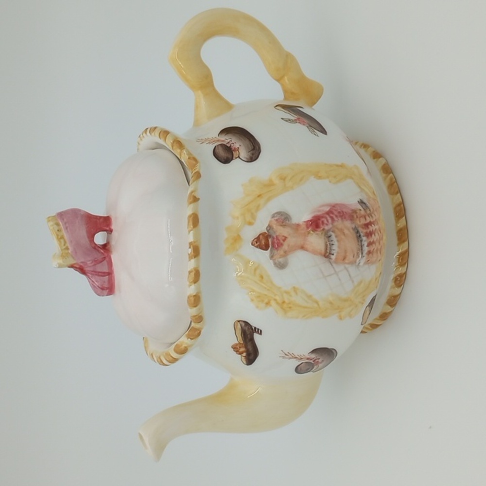 Victorian Fashion Teapot